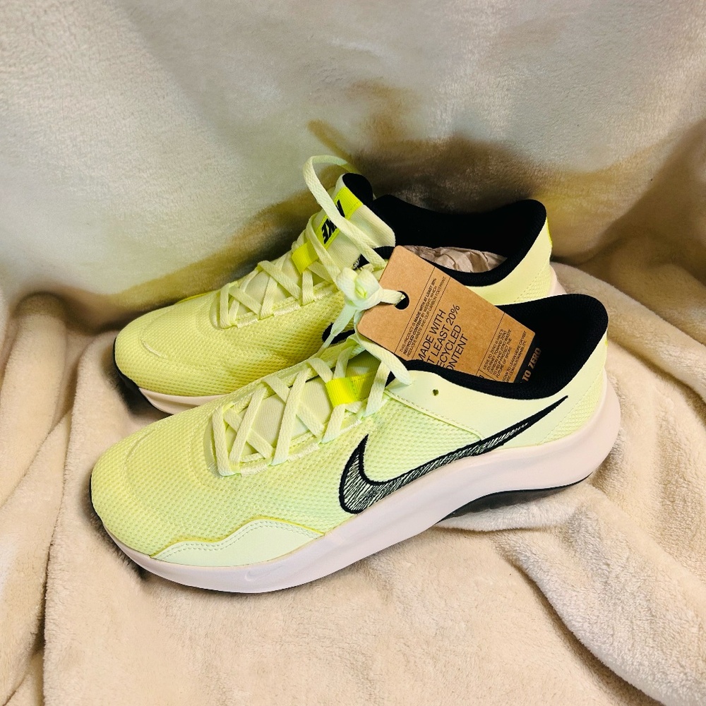 Nike Legend Essential 3 NN Volt Blk Volt Phantom Men10.5 NEW